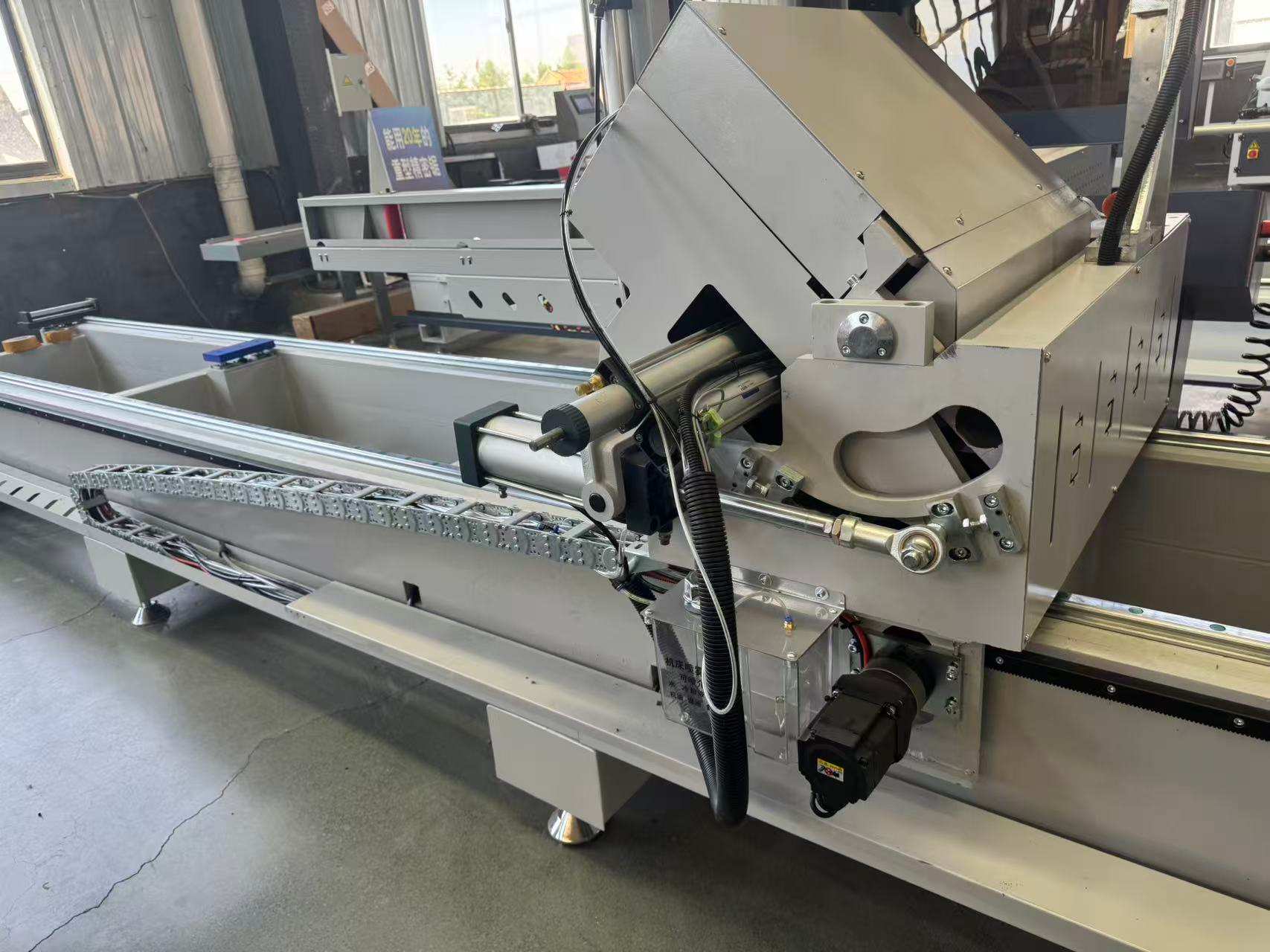 550 CNC сыртқы айналмалы дәлдікпен кескіш ара, 45°/90