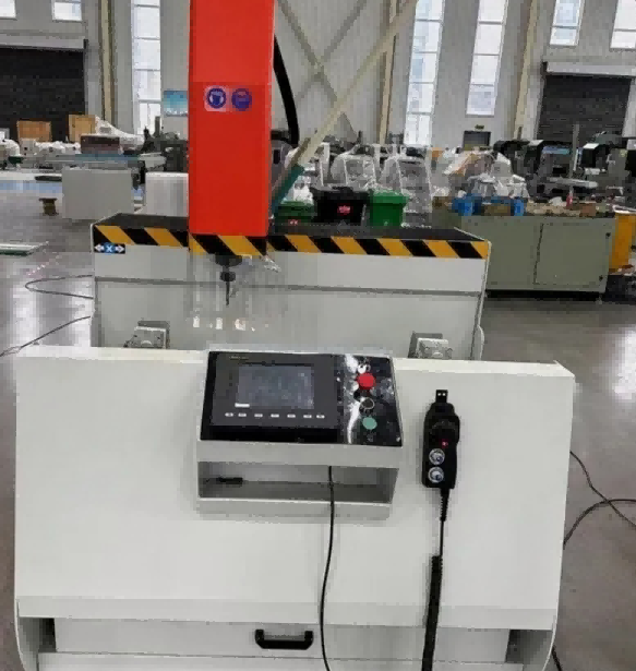 800мм 3 осьті жоғары қаттылық CNC өңдеу орталығы | Өнеркәсіптік алюминий экструзиясы үшін жасалған