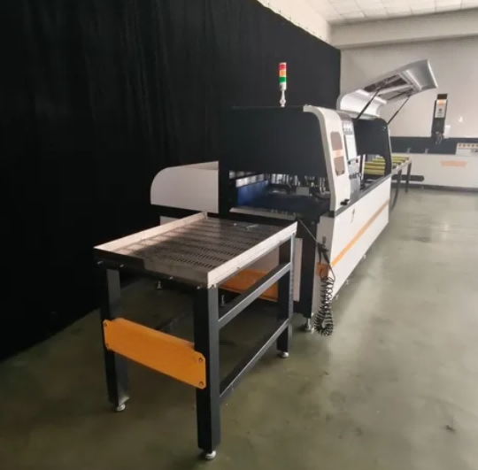 Өнеркәсіптік алюминий профильдері үшін өте дәл CNC дөңгелек ара